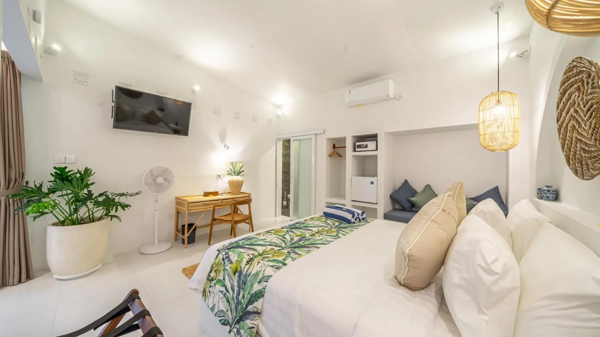 The Hepburn Stylish Single Room Guesthouse With Shared Pool 900M From Seminyak Beach 0*,  Indonesia