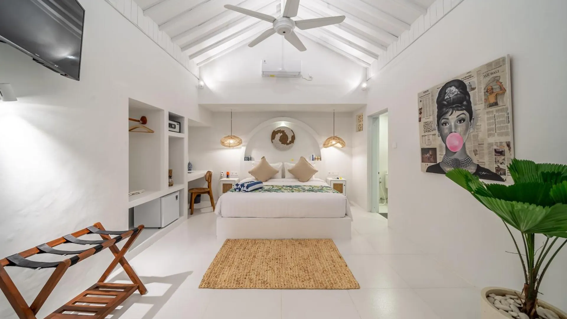 The Hepburn Stylish Single Room Guesthouse With Shared Pool 900M From Seminyak Beach Pensión
