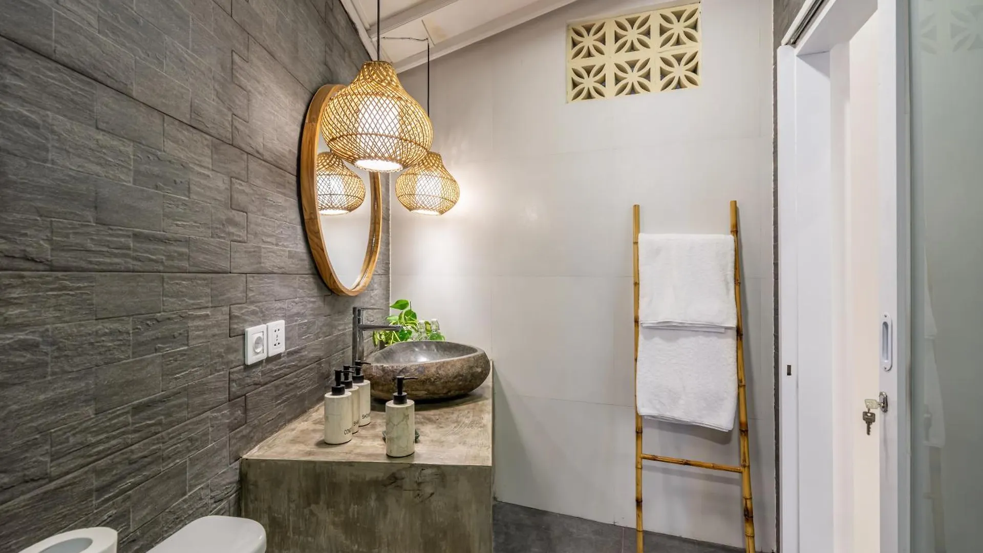 The Hepburn Stylish Single Room Guesthouse With Shared Pool 900M From Seminyak Beach 0*,