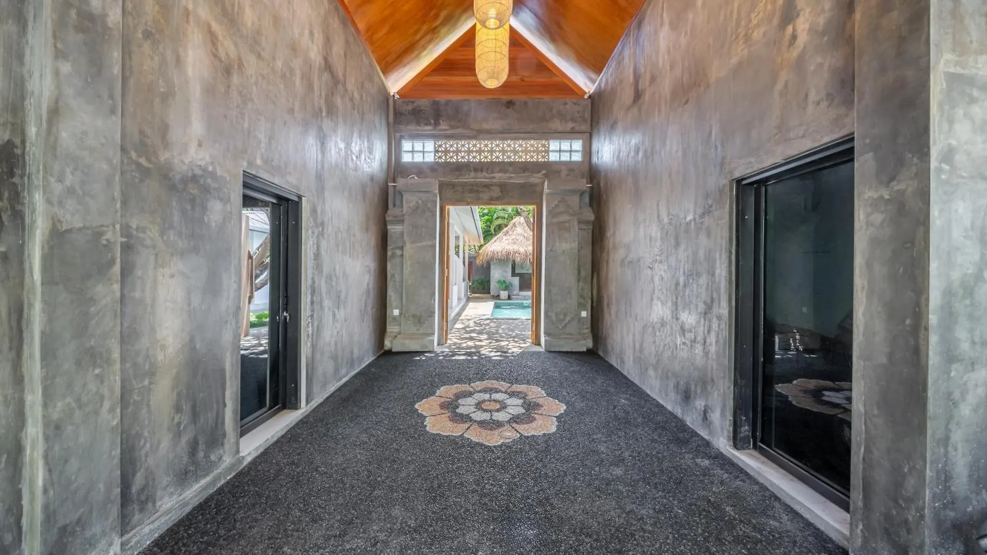 The Hepburn Stylish Single Room Guesthouse With Shared Pool 900M From Seminyak Beach Indonesia