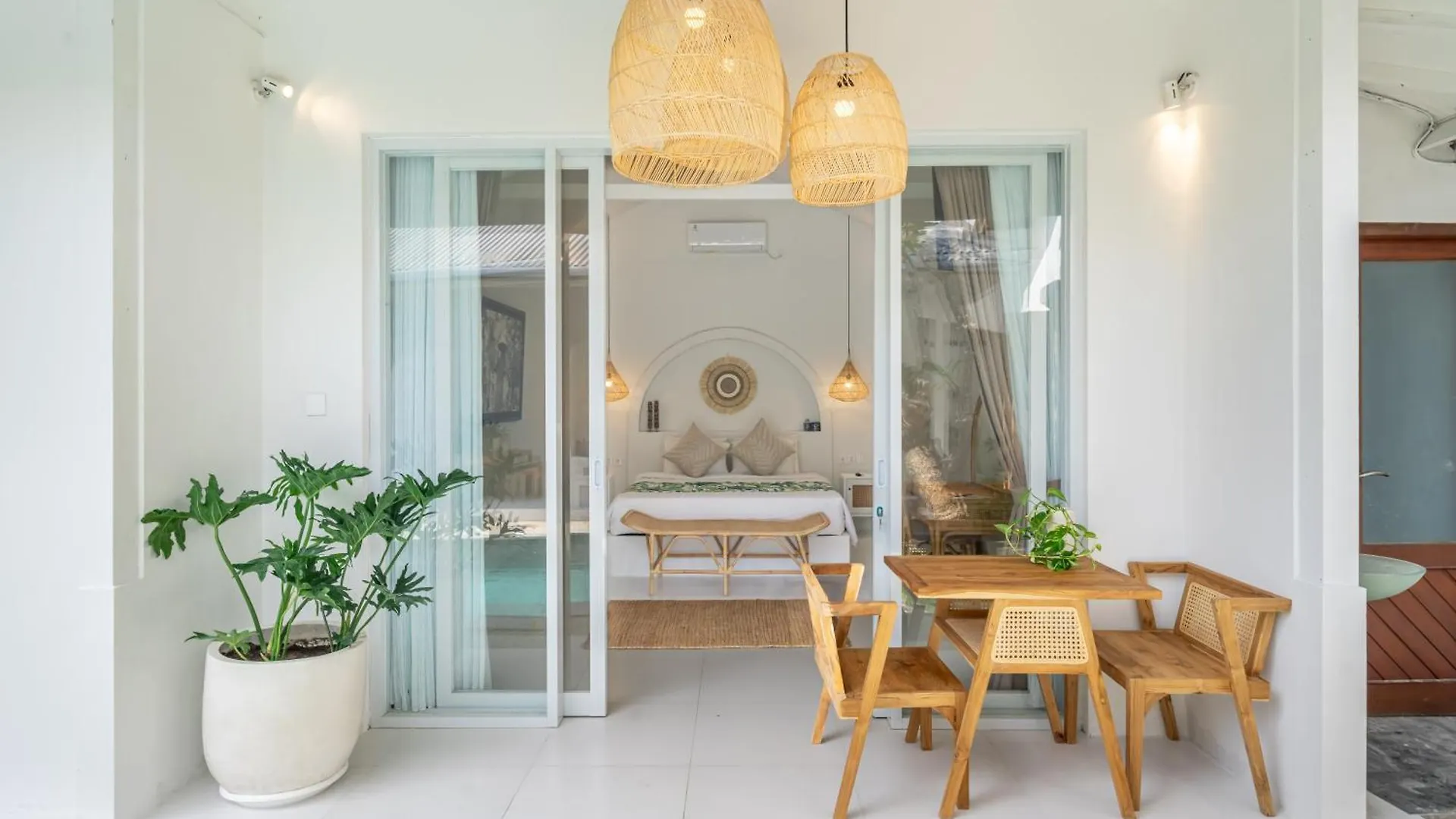 Pensión The Hepburn Stylish Single Room Guesthouse With Shared Pool 900M From Seminyak Beach Indonesia