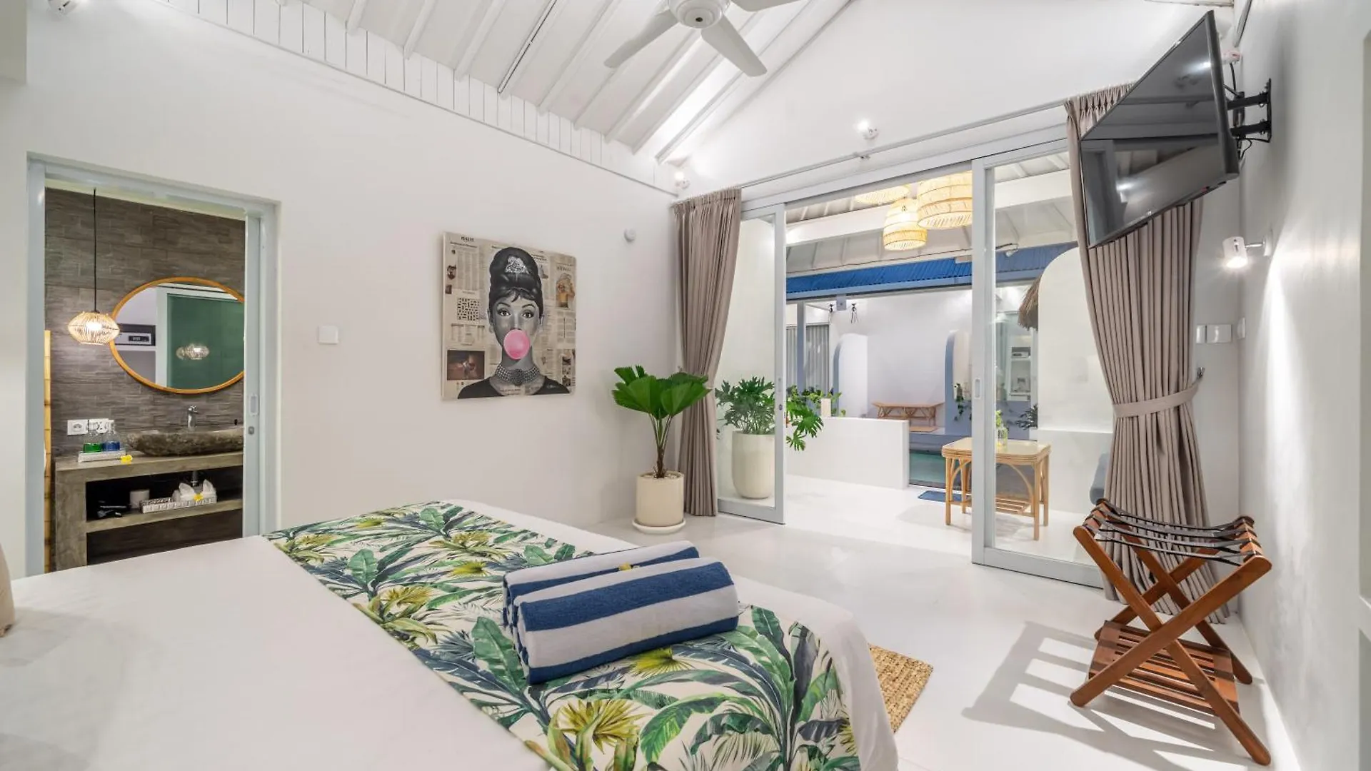 The Hepburn Stylish Single Room Guesthouse With Shared Pool 900M From Seminyak Beach Penzion