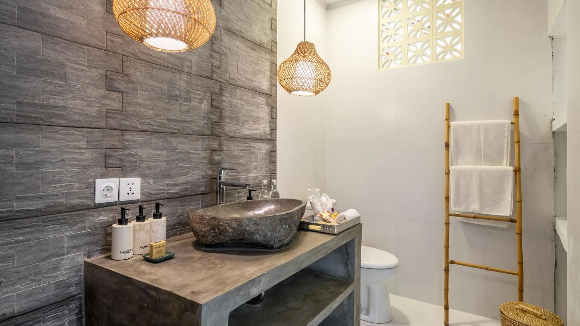 The Hepburn Stylish Single Room Guesthouse With Shared Pool 900M From Seminyak Beach Indonésie