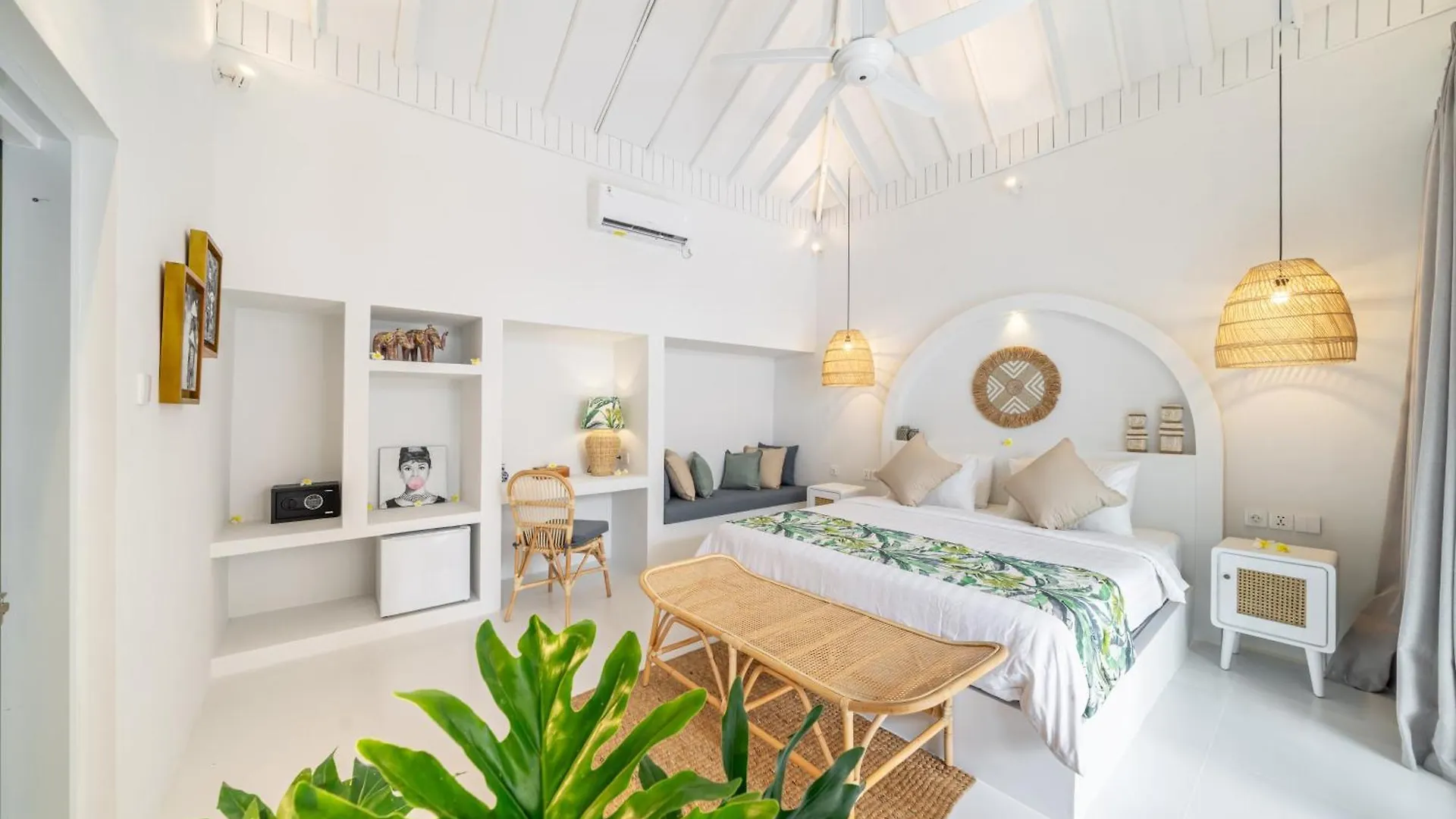 Penzion The Hepburn Stylish Single Room Guesthouse With Shared Pool 900M From Seminyak Beach Indonésie